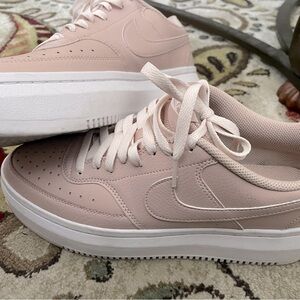 Nike Women’s Court Vista